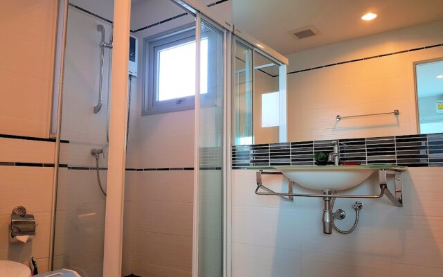 1BR Centric Sea 115 With Infinity Pool