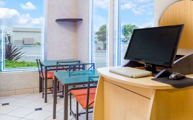 Casa Blanca Hotel - Orange