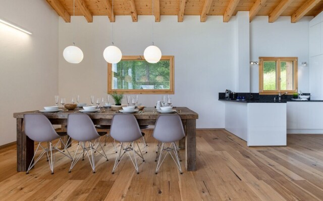 Chalet Les Etablonsluxury Chaletski-in Ski-out