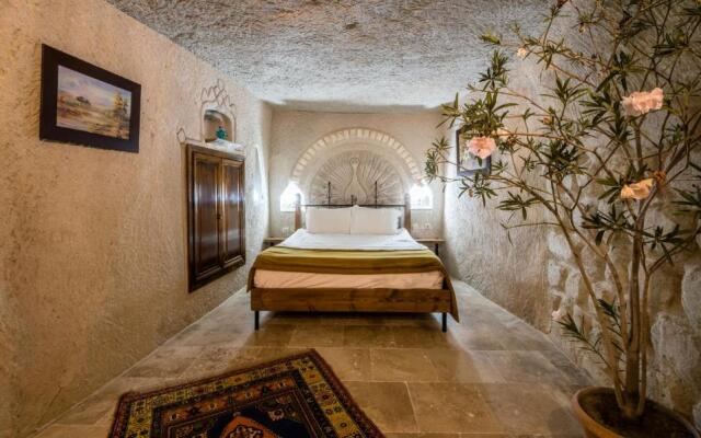 Elite Cave Suites