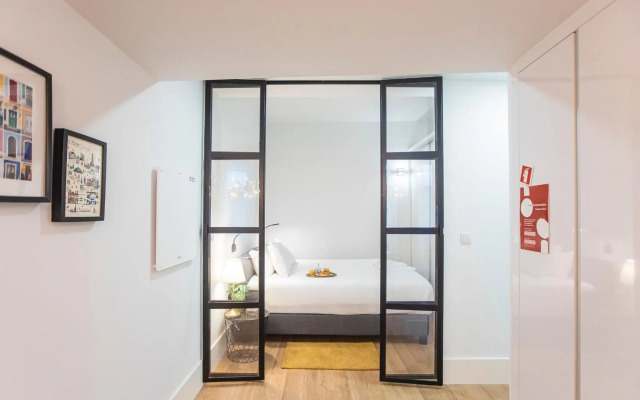 Elegant & Bright Flat by LovelyStay