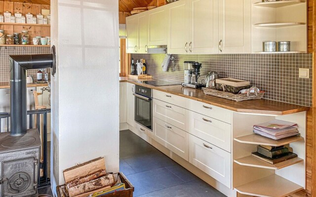 Nice Home in Stavang With 4 Bedrooms