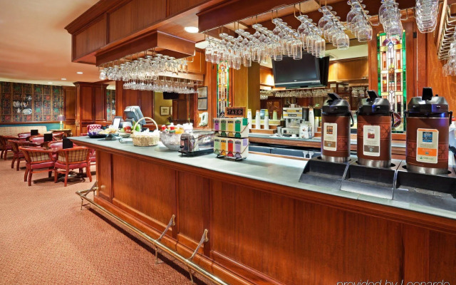 Crowne Plaza Knoxville Downtown University by IHG