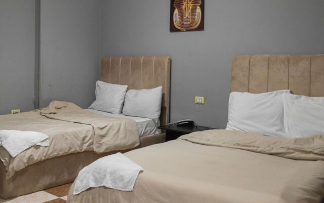 Pyramids stars view Inn