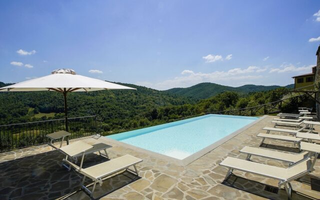 Spacious Holiday Home with Swimming Pool in Anghiari