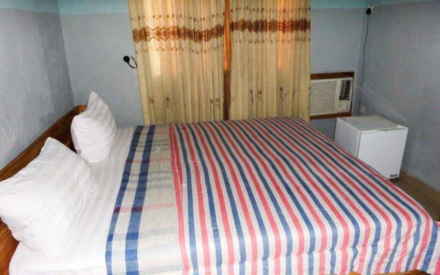 Menic Suites & Restaurant