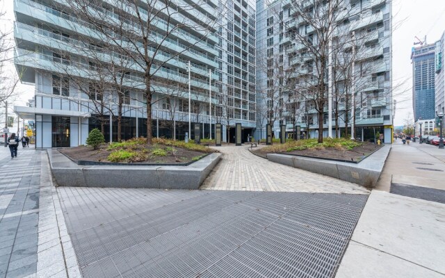 PlanURstay  - 300 Front Street West