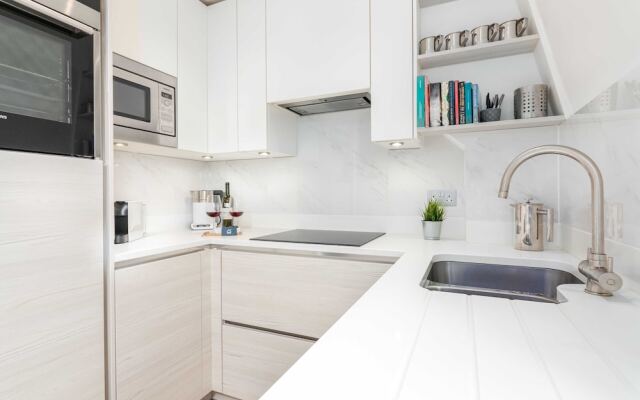 Bright and Minimalist Chelsea Nest