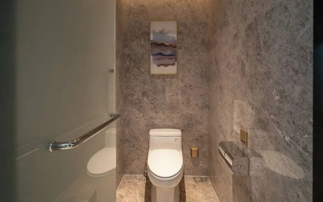 Serene Yuhua Hotel