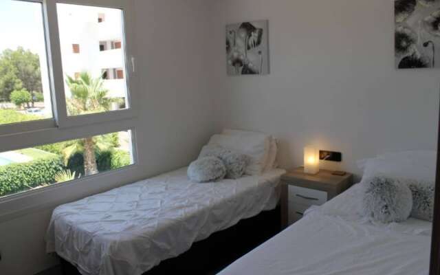 LA Fuente 3 Bedroom Apartment With Comm Pool