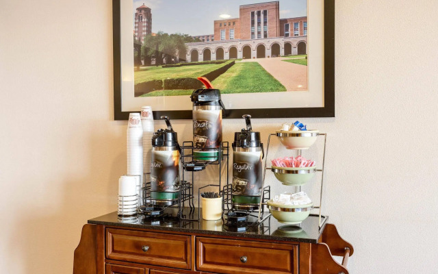 Quality Inn & Suites West Chase