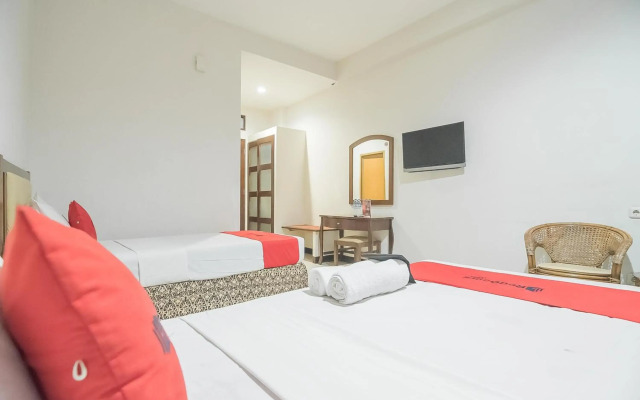 RedDoorz Near Trans Studio Mall 3