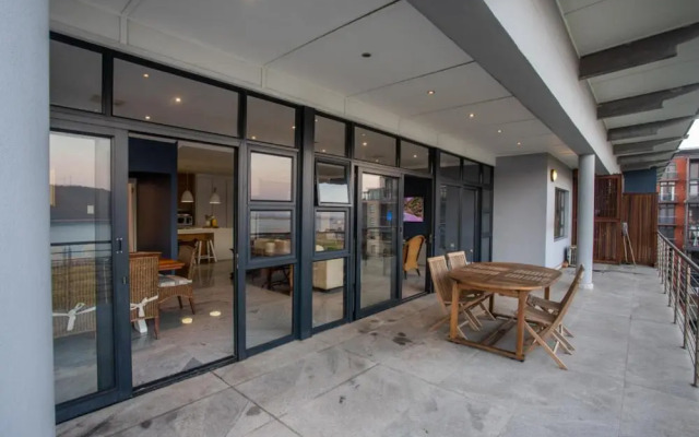 uSHAKA WATERFRONT - PALATIAL PRIVATE PENTHOUSE