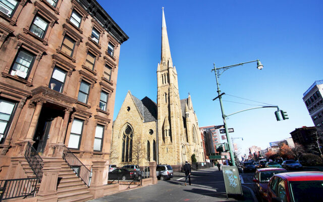 Luxury Suites Lenox Avenue