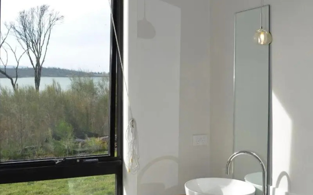 Flotsam Studio Accommodation – Bathroom – Dunalley
