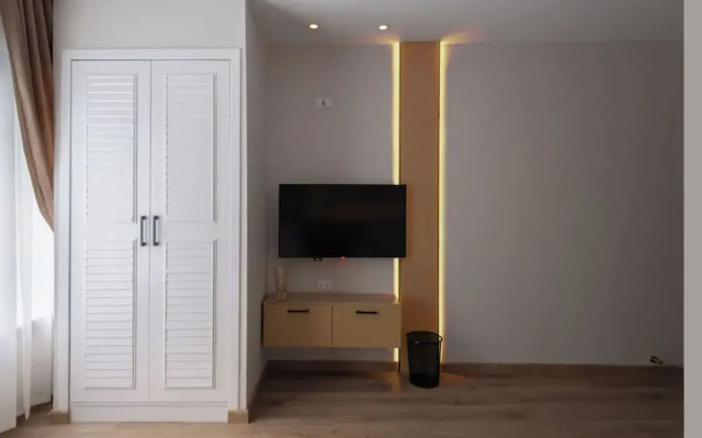 Elegance Grand City Hotel