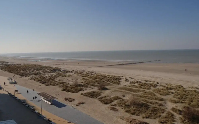 Apartment in Nieuwpoort by the Beach
