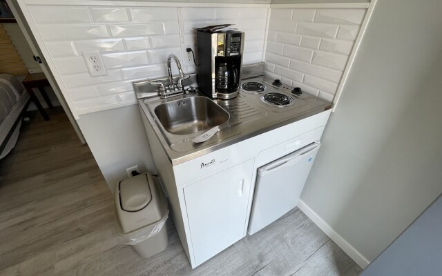 Lake Bluff Inn and Suites