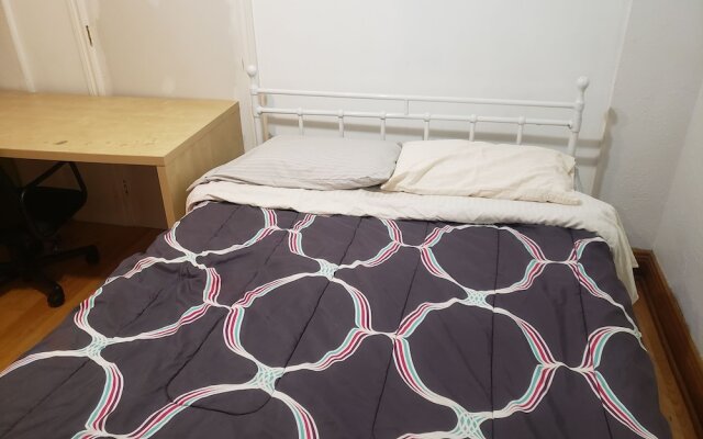 Apartment near Metro Monk Station