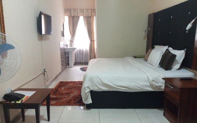 Danest Hotel And Suites
