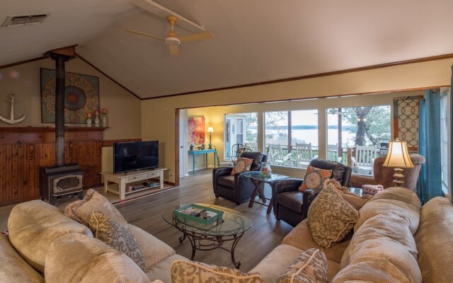 Texas Rose Lodge by RedAwning