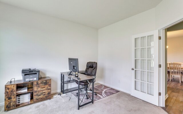 Pet-friendly Ladson Home: 23 Mi to Charleston!