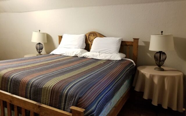 Mendelbaum Winery Guest Cabins