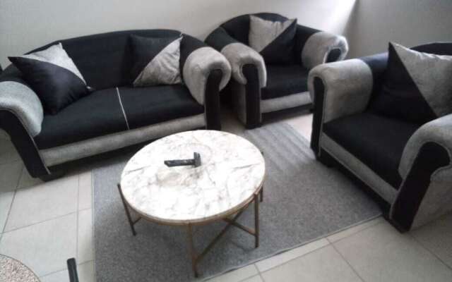 Lovely Rosebank 1-bedroom condo with pool & cinema