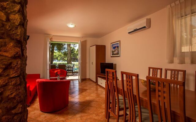 Well-Kept Apartment with AC Just 12km From Sibenik