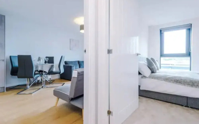 ✰Spacious & Modern 2 Bed Apt, 5 Mins from Leeds!