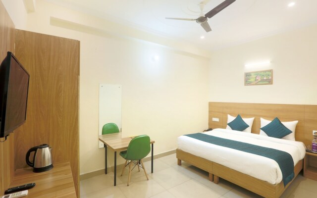 Hotel Lemon Suites & Banquet Noida Sector 62