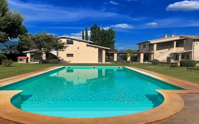 Spello By The Pool - Sleeps 11, Italy - Large Private Pool - Aircon - Wifi