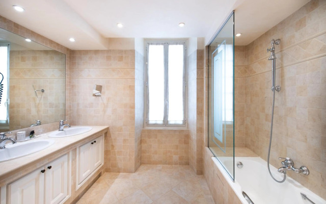 Hôtel Golf & Spa Château de la Bégude, The Originals Collection