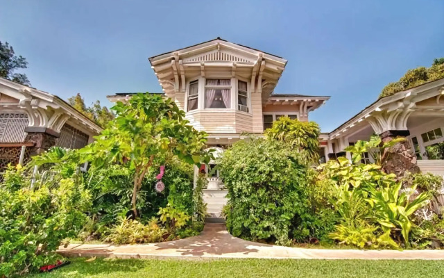 Manoa Valley Inn