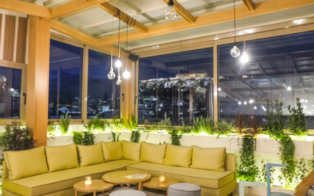 Lotus Center Apartments