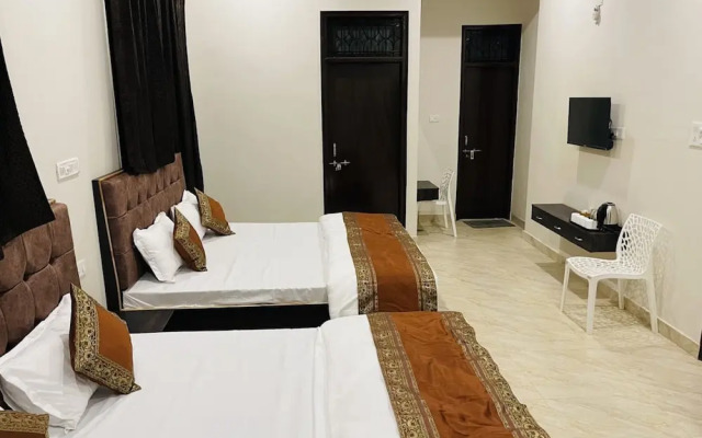 Goroomgo Banaras Homestay Varanasi