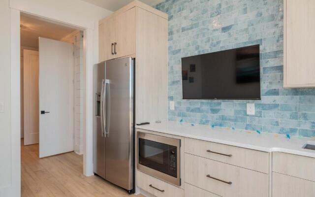 Golden Hour by Oak Island Accommodations