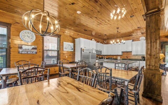 The Great Maple Retreat 13 Bedroom Home by Redawning