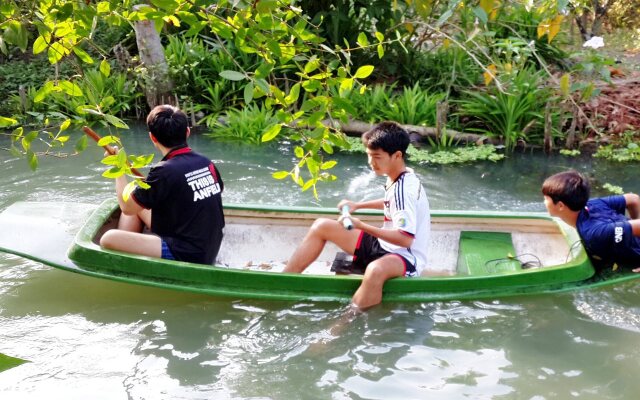 Baansuanlynjee Maeklong Resort