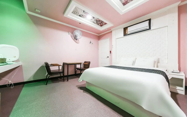Raphael Hotel