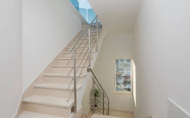 Beachfront Villa Seashell with Pool