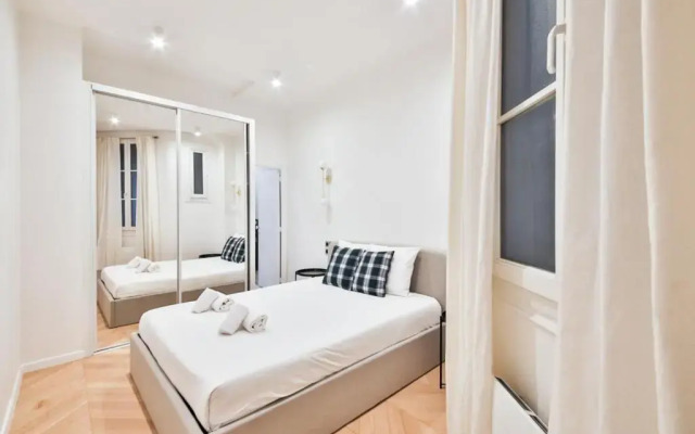 Champs Elysees!Montaigne, New Luxurious 6pers Flat