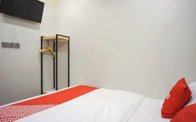 OYO 92956 Travelbiz Hotel