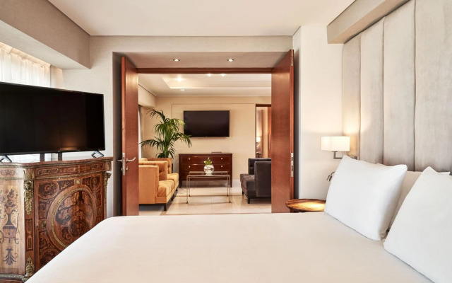 Bellevue On The Beach Suites