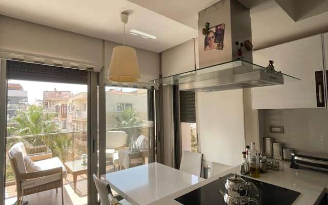 Central Apartment Near Sea With Balcony in Karsiyaka Zmir