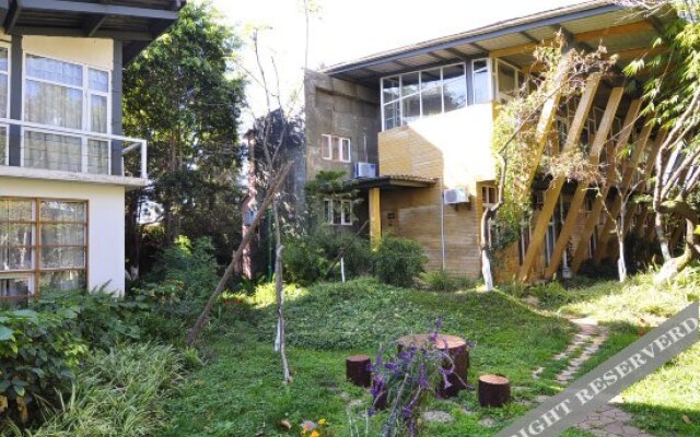 Yingyuetan Hotspring Hotel