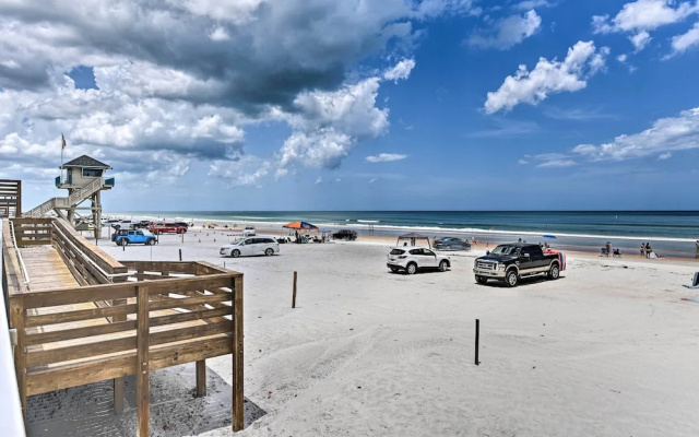 Oceanfront Daytona Beach Studio w/ Balcony
