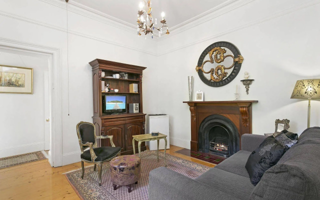 Springhill House on Pardalote