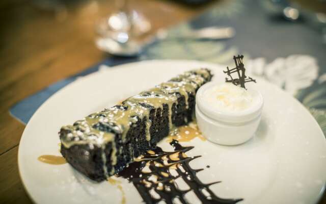 Dawson Falls Mountain Lodge