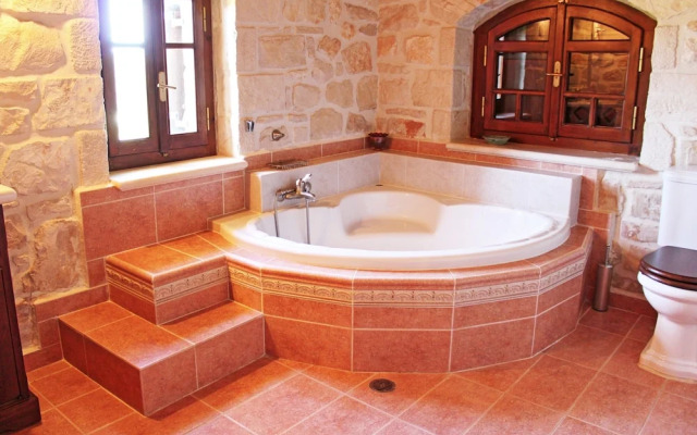 The Vivian - Luxury Stone Villa
